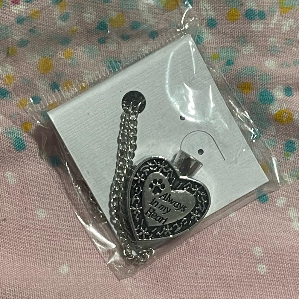 Memorial pet necklace